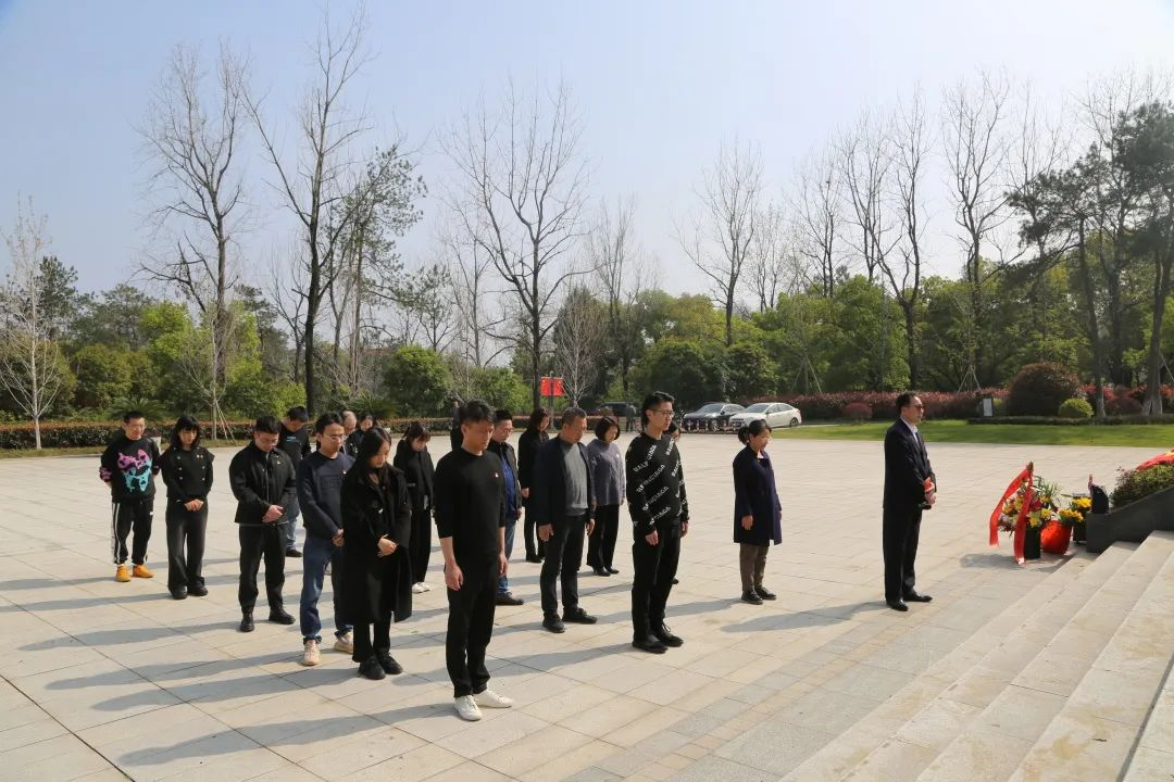 弘揚傳統(tǒng)精神，緬懷革命先烈 | 集團黨總支開展清明祭掃革命先烈活動